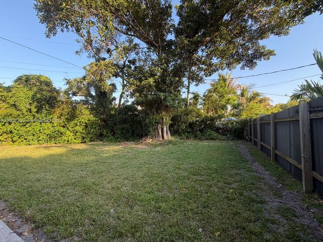 2210 NE 170th St 2220, North Miami Beach, FL 33160