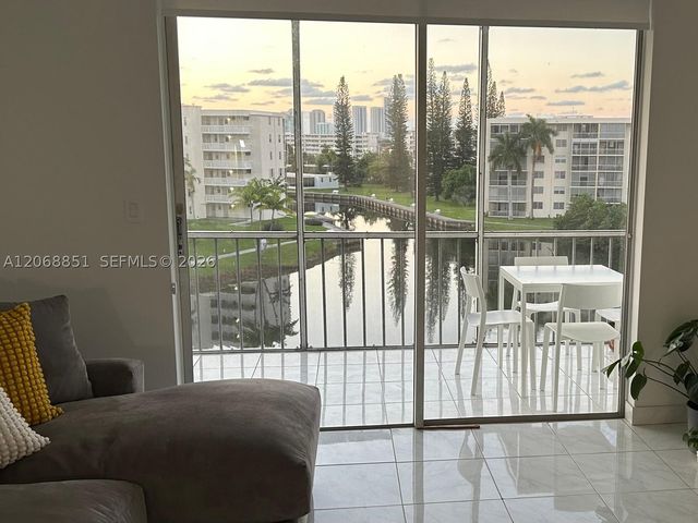 2851 Leonard Dr J503, Aventura, FL 33160
