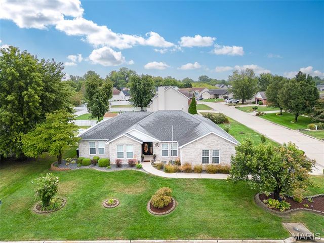 167 Emerald Way East, Granite City, IL 62040