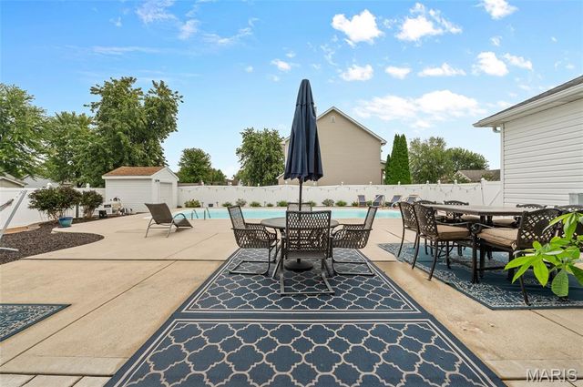 167 Emerald Way East, Granite City, IL 62040