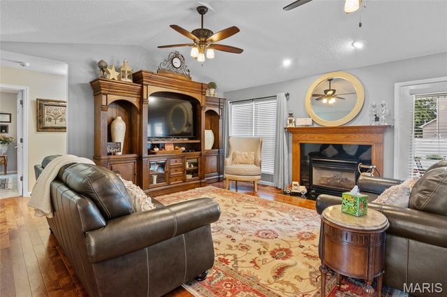 167 Emerald Way East, Granite City, IL 62040