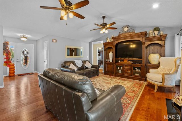 167 Emerald Way East, Granite City, IL 62040