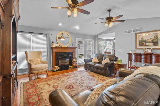 167 Emerald Way East, Granite City, IL 62040