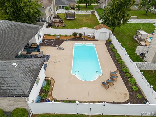 167 Emerald Way East, Granite City, IL 62040