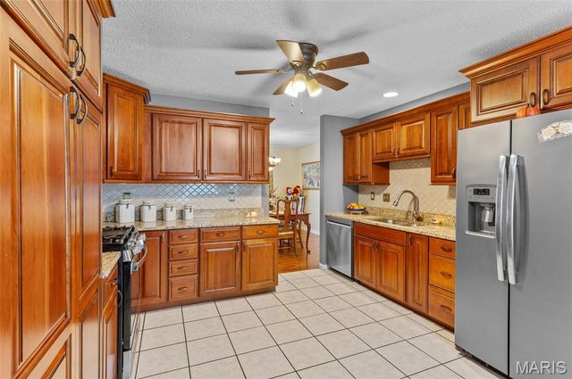 167 Emerald Way East, Granite City, IL 62040