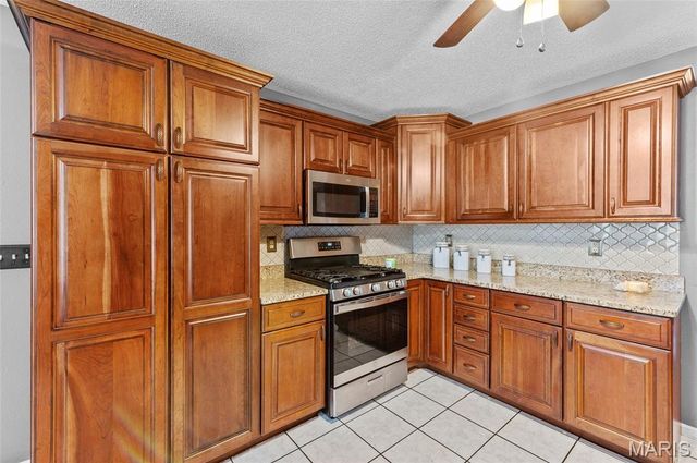 167 Emerald Way East, Granite City, IL 62040