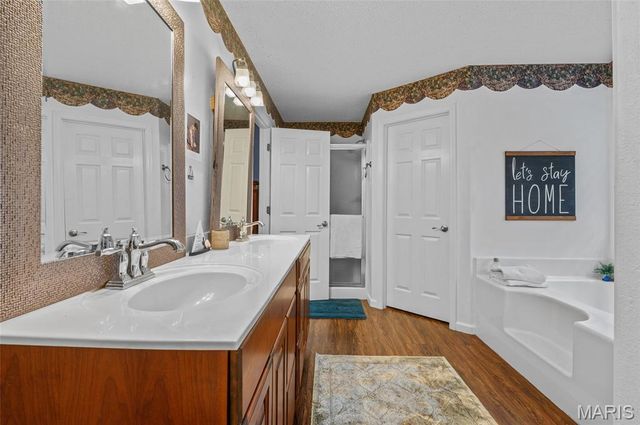 167 Emerald Way East, Granite City, IL 62040