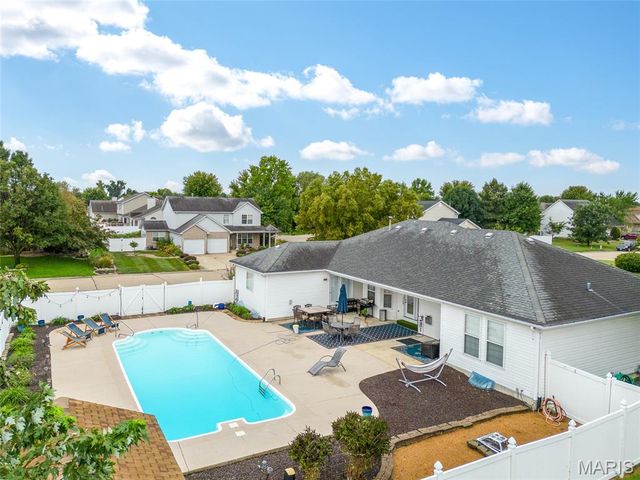 167 Emerald Way East, Granite City, IL 62040