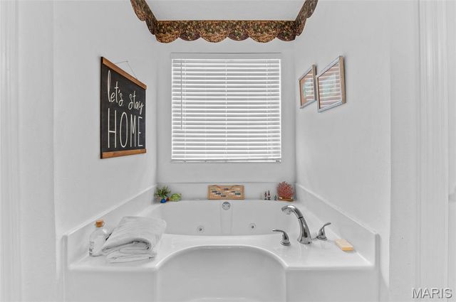 167 Emerald Way East, Granite City, IL 62040