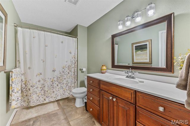 167 Emerald Way East, Granite City, IL 62040