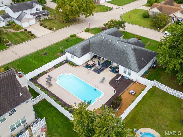 167 Emerald Way East, Granite City, IL 62040