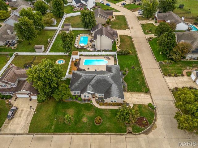 167 Emerald Way East, Granite City, IL 62040
