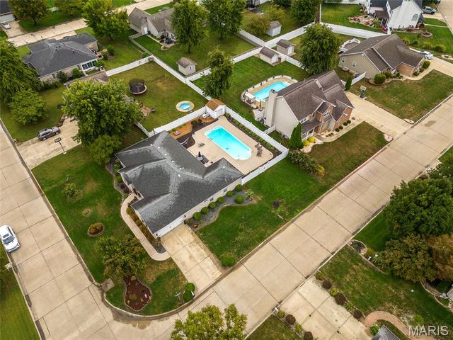 167 Emerald Way East, Granite City, IL 62040