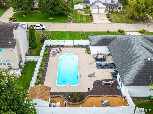 167 Emerald Way East, Granite City, IL 62040