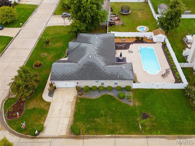 167 Emerald Way East, Granite City, IL 62040