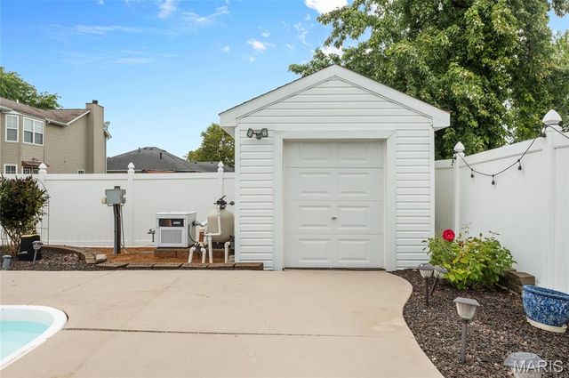 167 Emerald Way East, Granite City, IL 62040