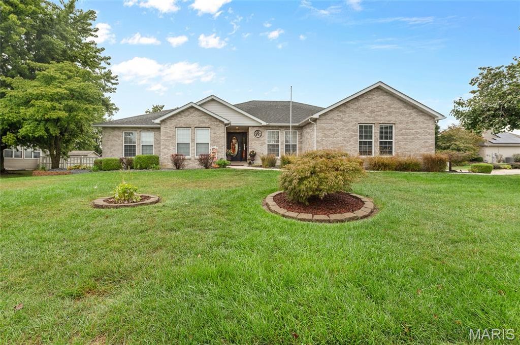 167 Emerald Way East, Granite City, IL 62040