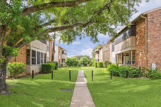 5667 Birchmont Drive 2, Houston, TX 77091