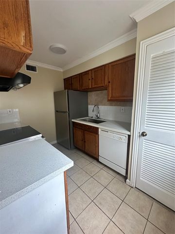 1433 Cedar Post Lane 41, Houston, TX 77055
