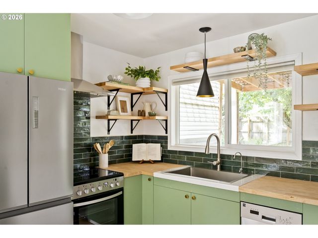10140 N HUDSON St, Portland, OR 97203