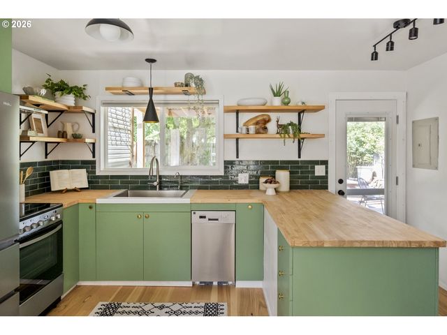 10140 N HUDSON St, Portland, OR 97203