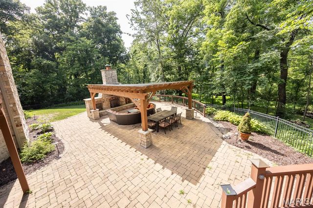 21 Raven Oak Drive, Shiloh, IL 62221
