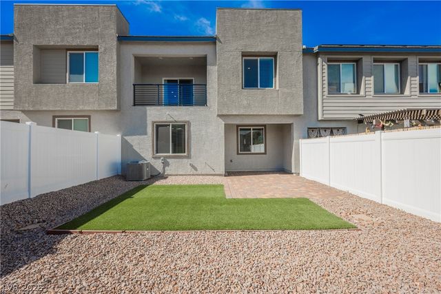 1048 Gabriela Ridge Lane, Henderson, NV 89002