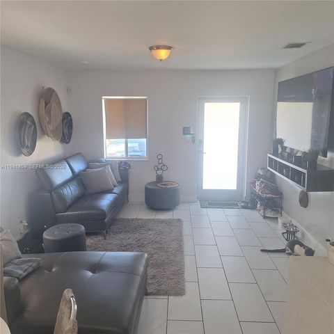 2610 Fletcher St, Hollywood, FL 33020