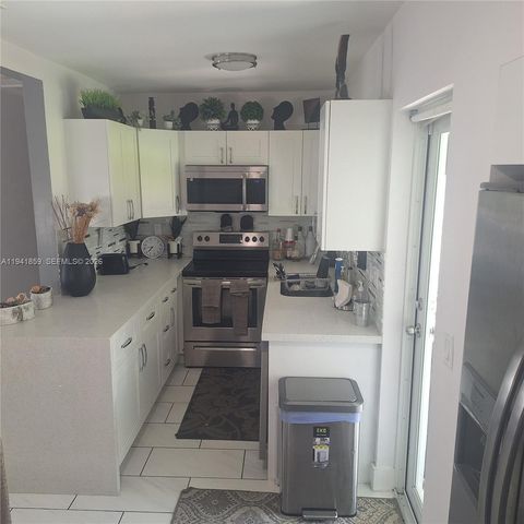 2610 Fletcher St, Hollywood, FL 33020