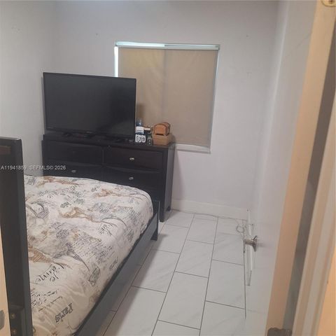 2610 Fletcher St, Hollywood, FL 33020