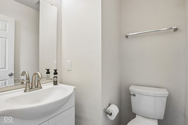 2002 Evergold Circle, Greenwood, IN 46143