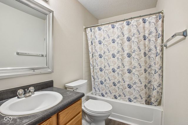 2002 Evergold Circle, Greenwood, IN 46143