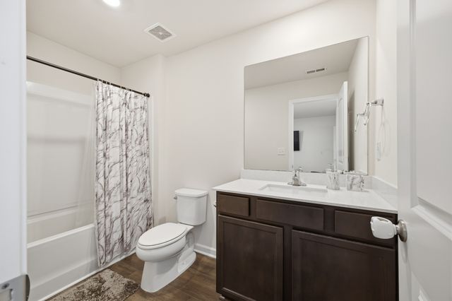 4066 Cody Dr, La Vergne, TN 37086