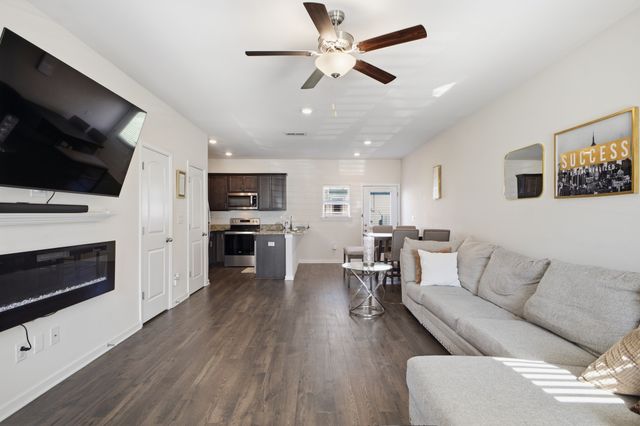 4066 Cody Dr, La Vergne, TN 37086