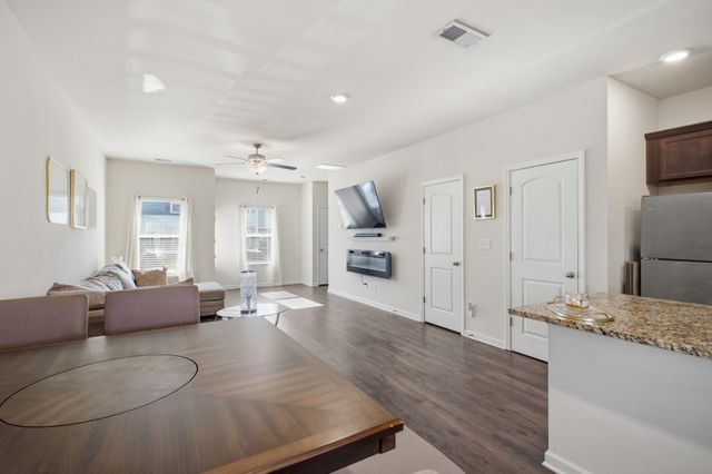 4066 Cody Dr, La Vergne, TN 37086