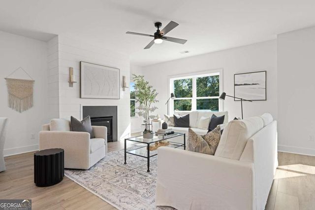 367 King's Landing, Hapeville, GA 30354