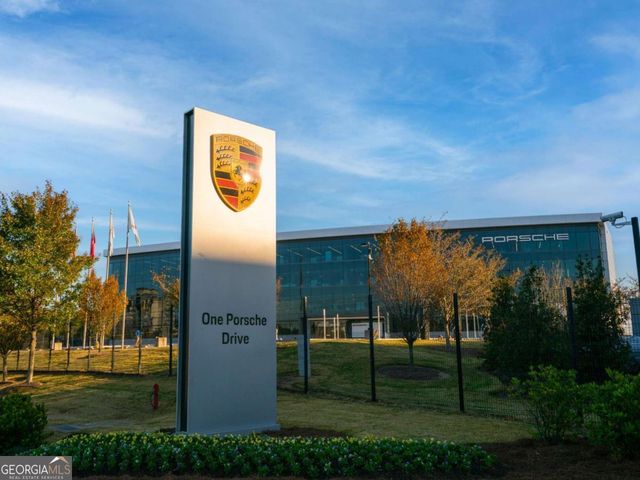 367 King's Landing, Hapeville, GA 30354