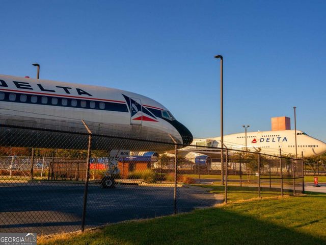 367 King's Landing, Hapeville, GA 30354