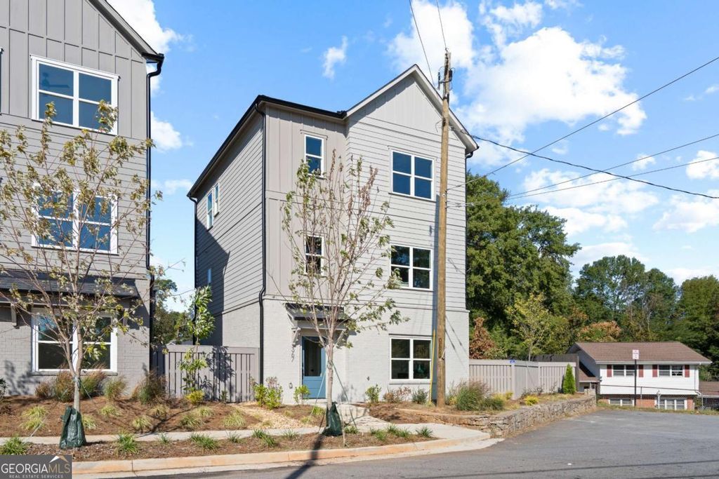 367 King's Landing, Hapeville, GA 30354