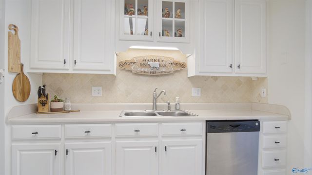 1204 Loggers Way SW, Decatur, AL 35603