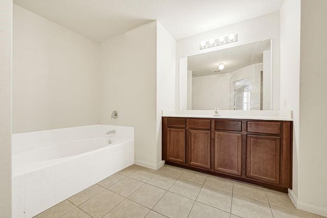 6406 Lost Pines Bend, Houston, TX 77049