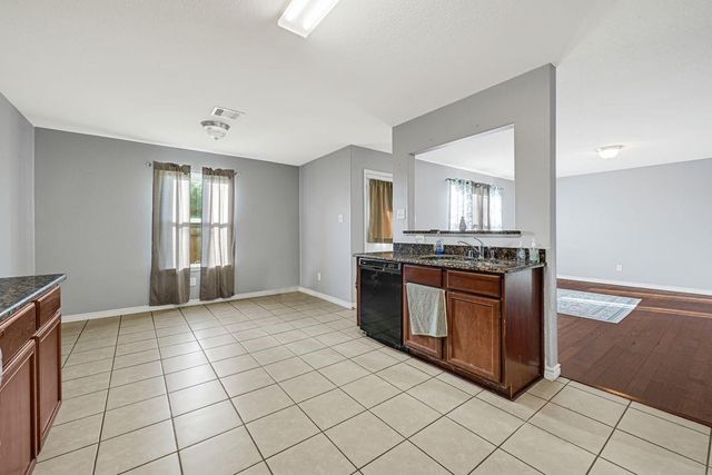 6406 Lost Pines Bend, Houston, TX 77049