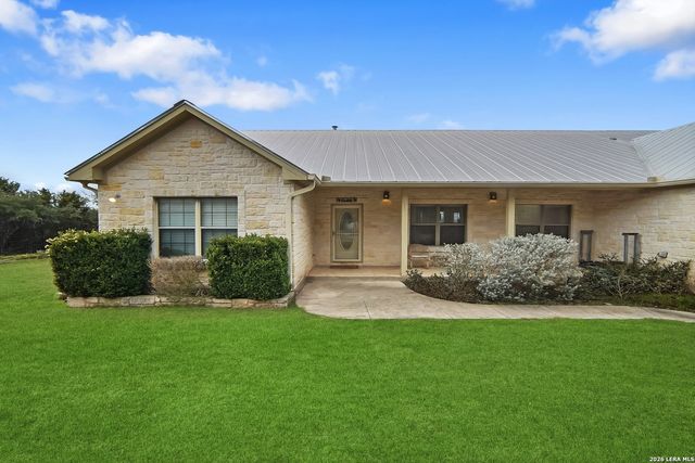 1748 Fm 3424, Canyon Lake, TX 78133