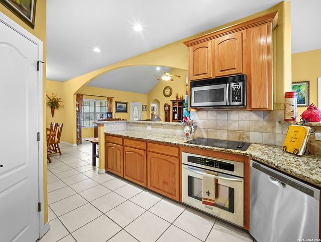 1748 Fm 3424, Canyon Lake, TX 78133