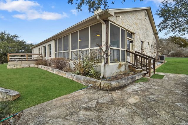 1748 Fm 3424, Canyon Lake, TX 78133