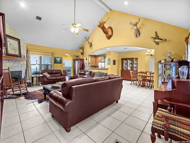 1748 Fm 3424, Canyon Lake, TX 78133