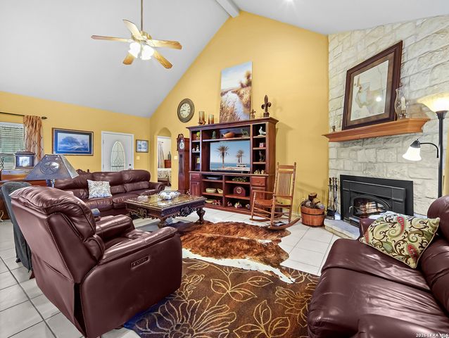 1748 Fm 3424, Canyon Lake, TX 78133