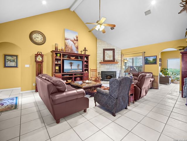 1748 Fm 3424, Canyon Lake, TX 78133