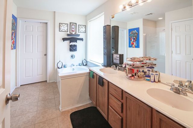 8516 Silverbell Lane, Fort Worth, TX 76140