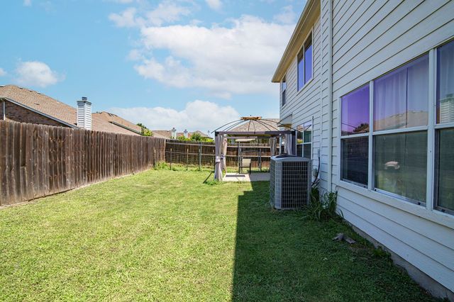 8516 Silverbell Lane, Fort Worth, TX 76140